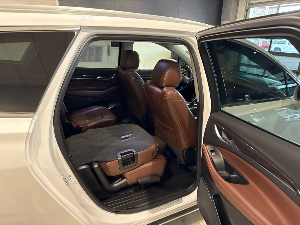 Used 2018 Buick Enclave Avenir w/ Avenir Technology Package AWD/4WD image 15