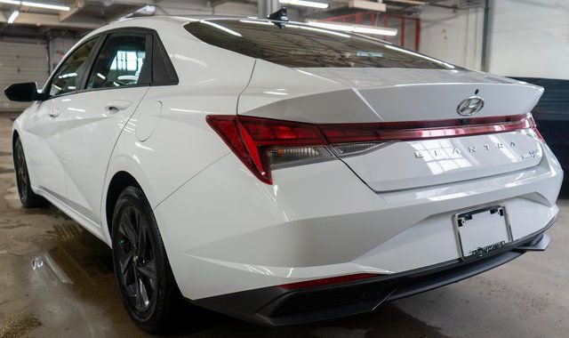Used 2021 Hyundai Elantra Blue image 8