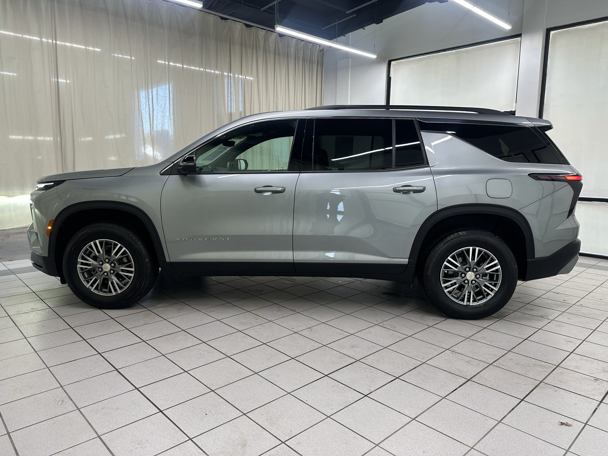 Certified 2026 Chevrolet Traverse LT w/ Driver Confidence Package FWD image 10