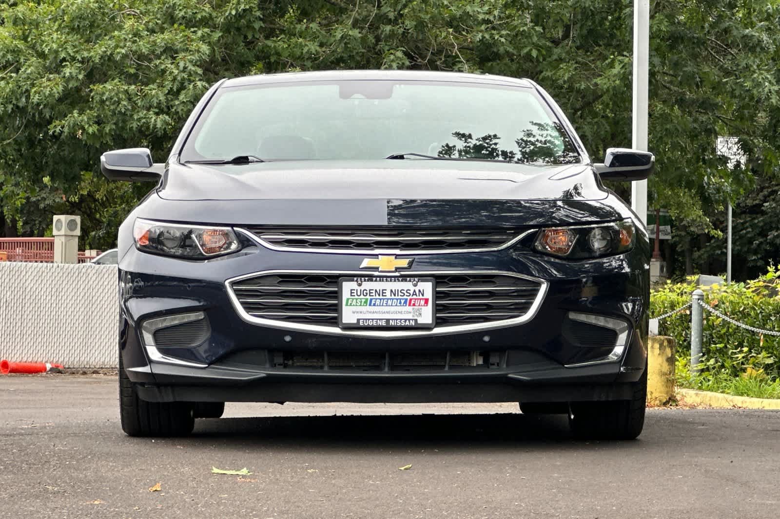 Used 2017 Chevrolet Malibu Premier w/ Premier Sun and Wheel Package FWD image 10