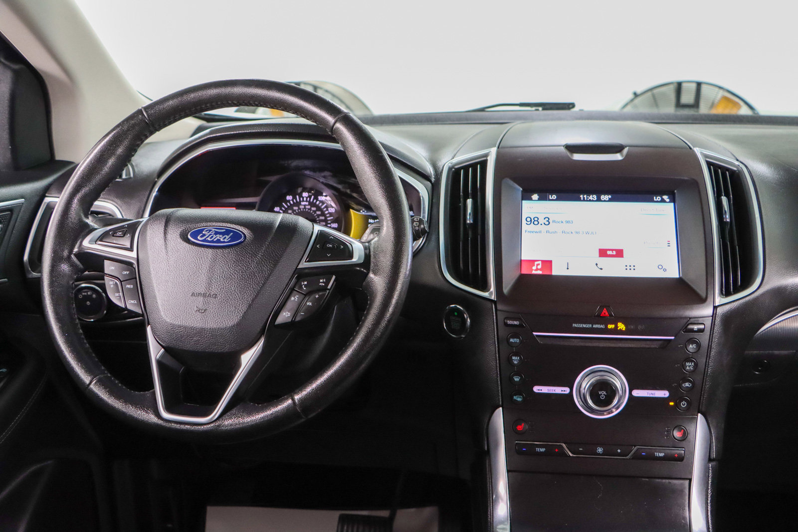 Used 2019 Ford Edge Titanium image 17