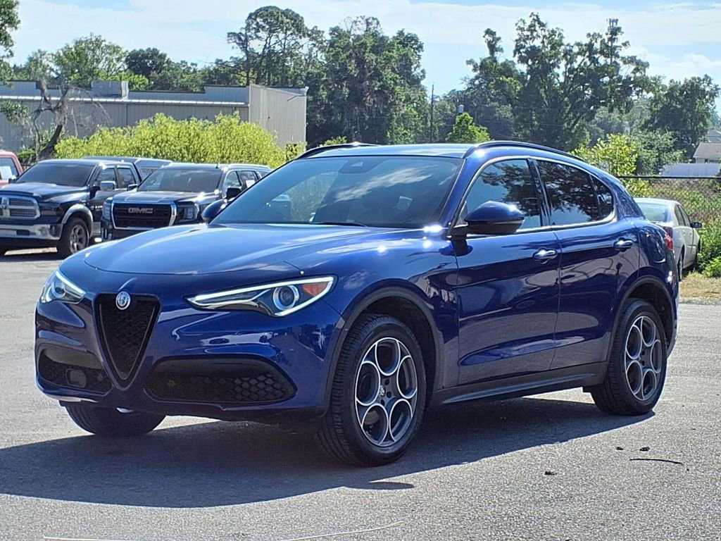 Used 2023 Alfa Romeo Stelvio Sprint RWD image 3
