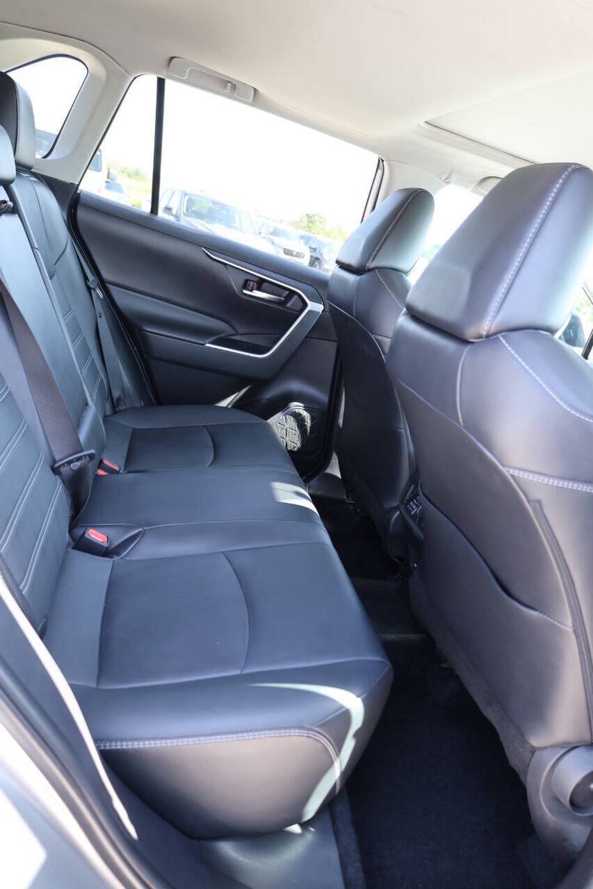 Used 2022 Toyota RAV4 XLE Premium AWD/4WD image 16