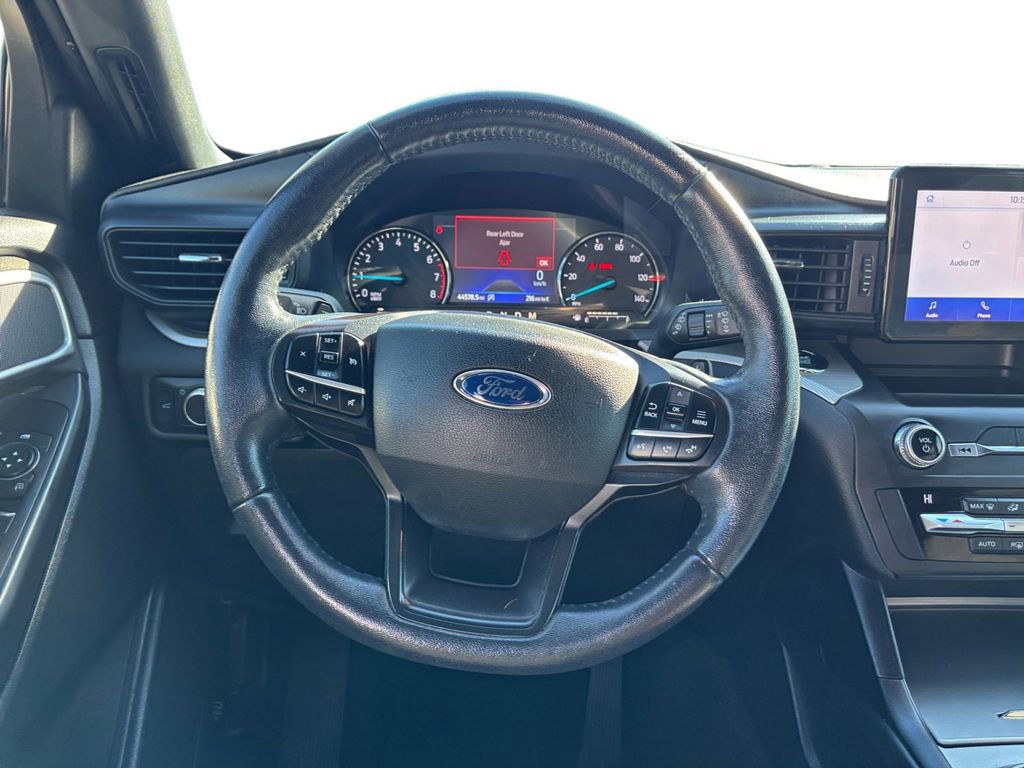 Used 2020 Ford Explorer XLT image 18