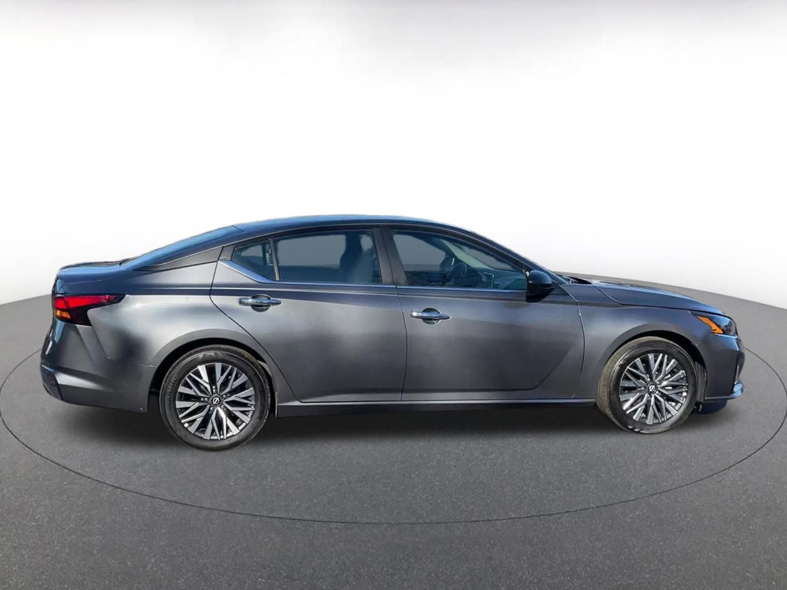 Used 2025 Nissan Altima 2.5 SV image 15