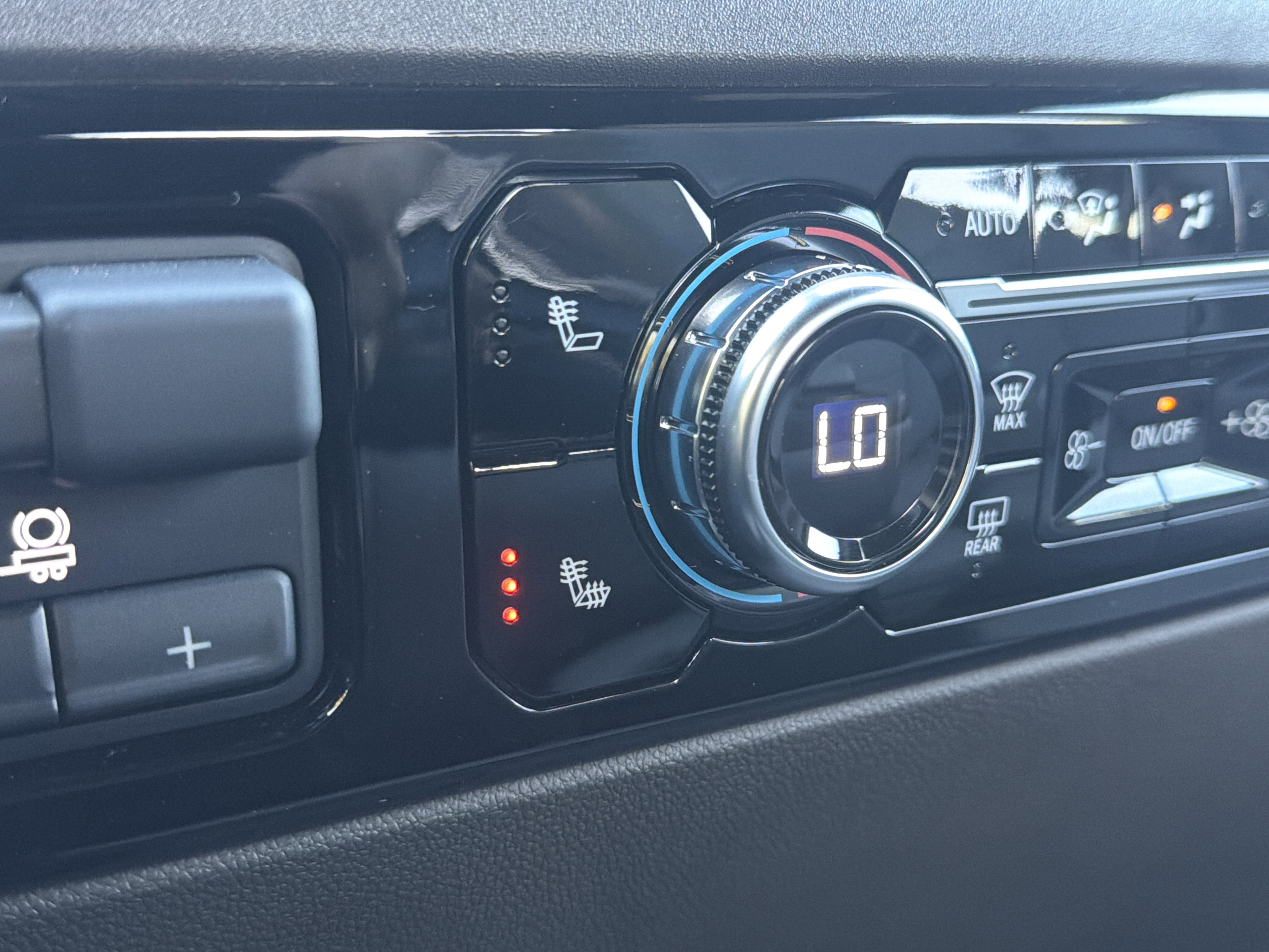 Used 2025 GMC Sierra 2500 SLT AWD/4WD image 25