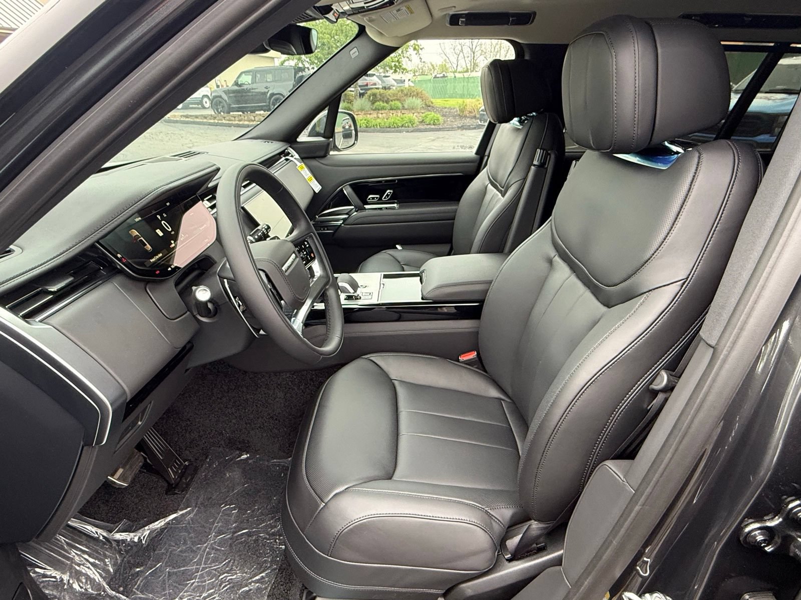 New 2026 Land Rover Range Rover Long Wheelbase SE AWD/4WD image 14