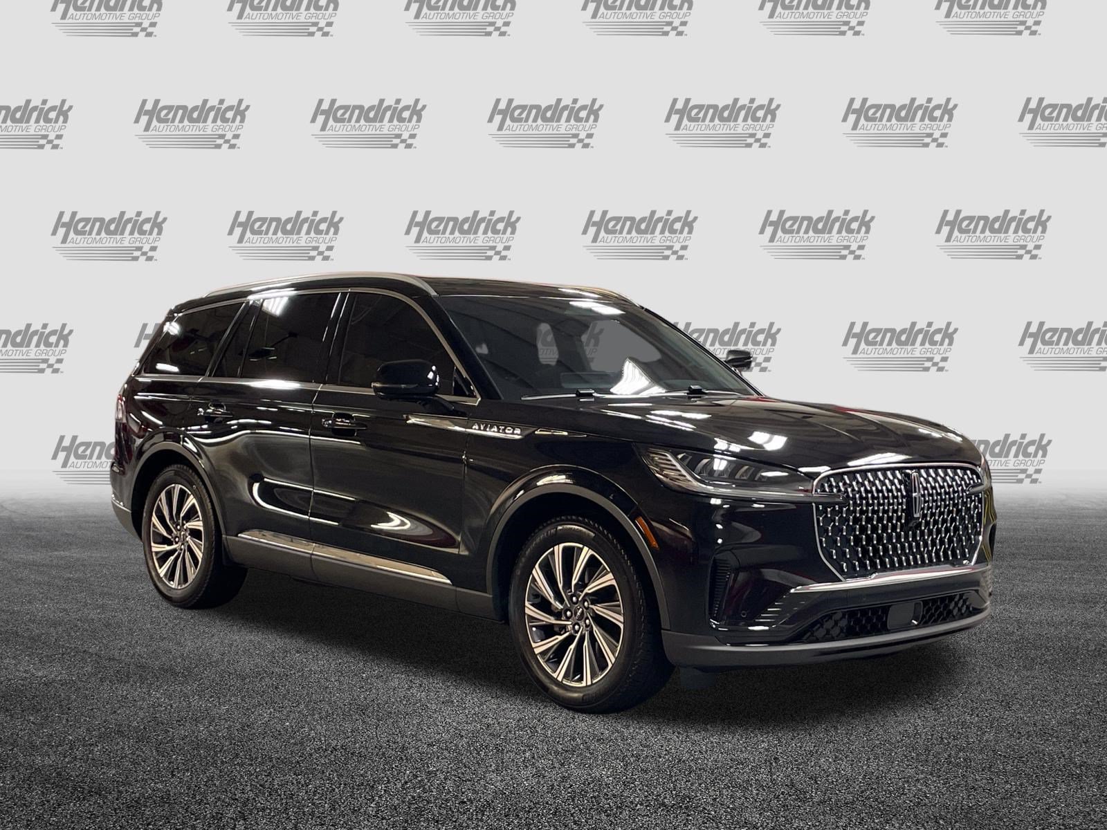 Used 2025 Lincoln Aviator 2WD image 2