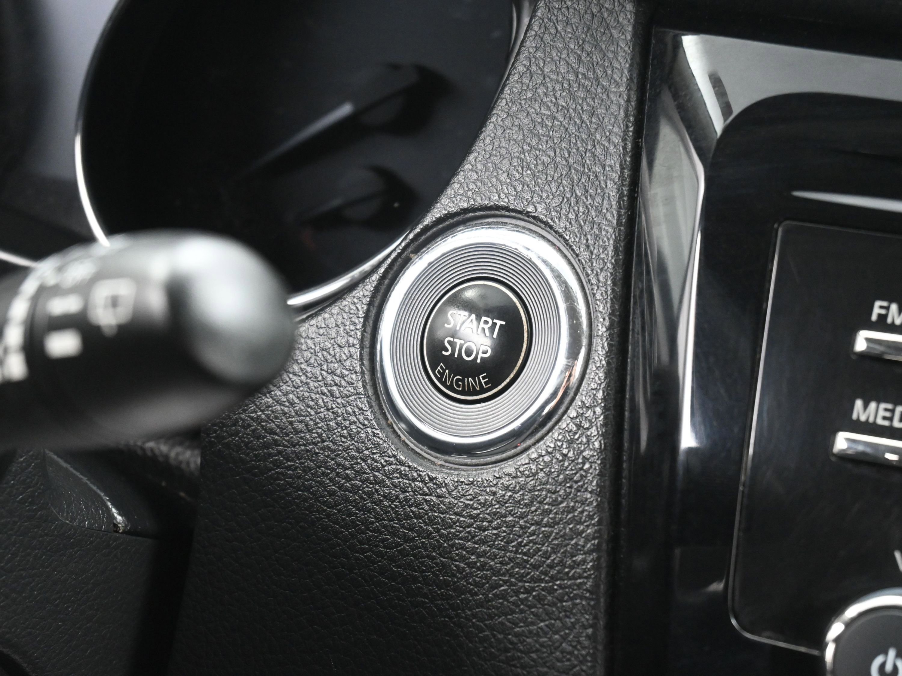 Used 2015 Nissan Rogue SV image 26