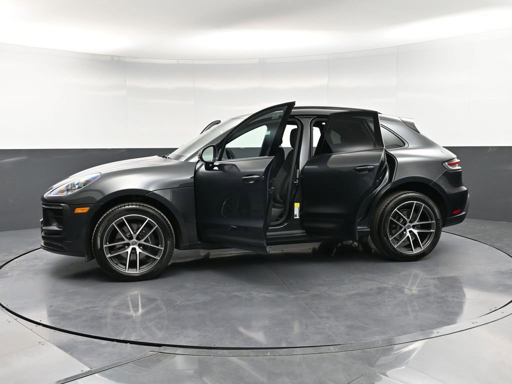 Certified 2025 Porsche Macan image 37