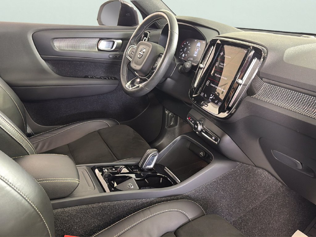Used 2021 Volvo XC40 T4 R-Design w/ Advanced Package FWD image 34