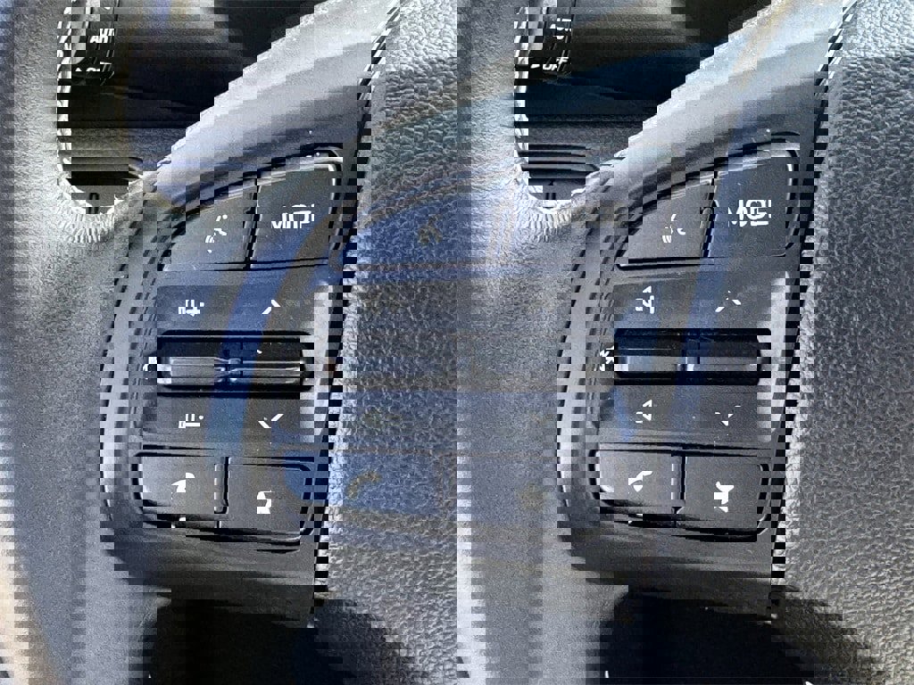 Used 2025 Hyundai Venue SEL image 23