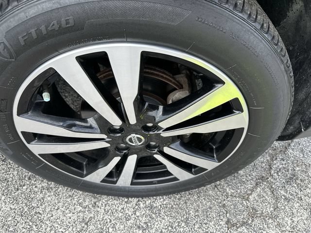 Used 2019 Nissan Kicks SR FWD image 20