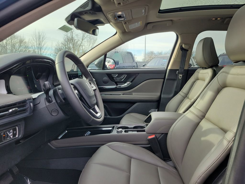 New 2026 Lincoln Corsair Premiere image 16