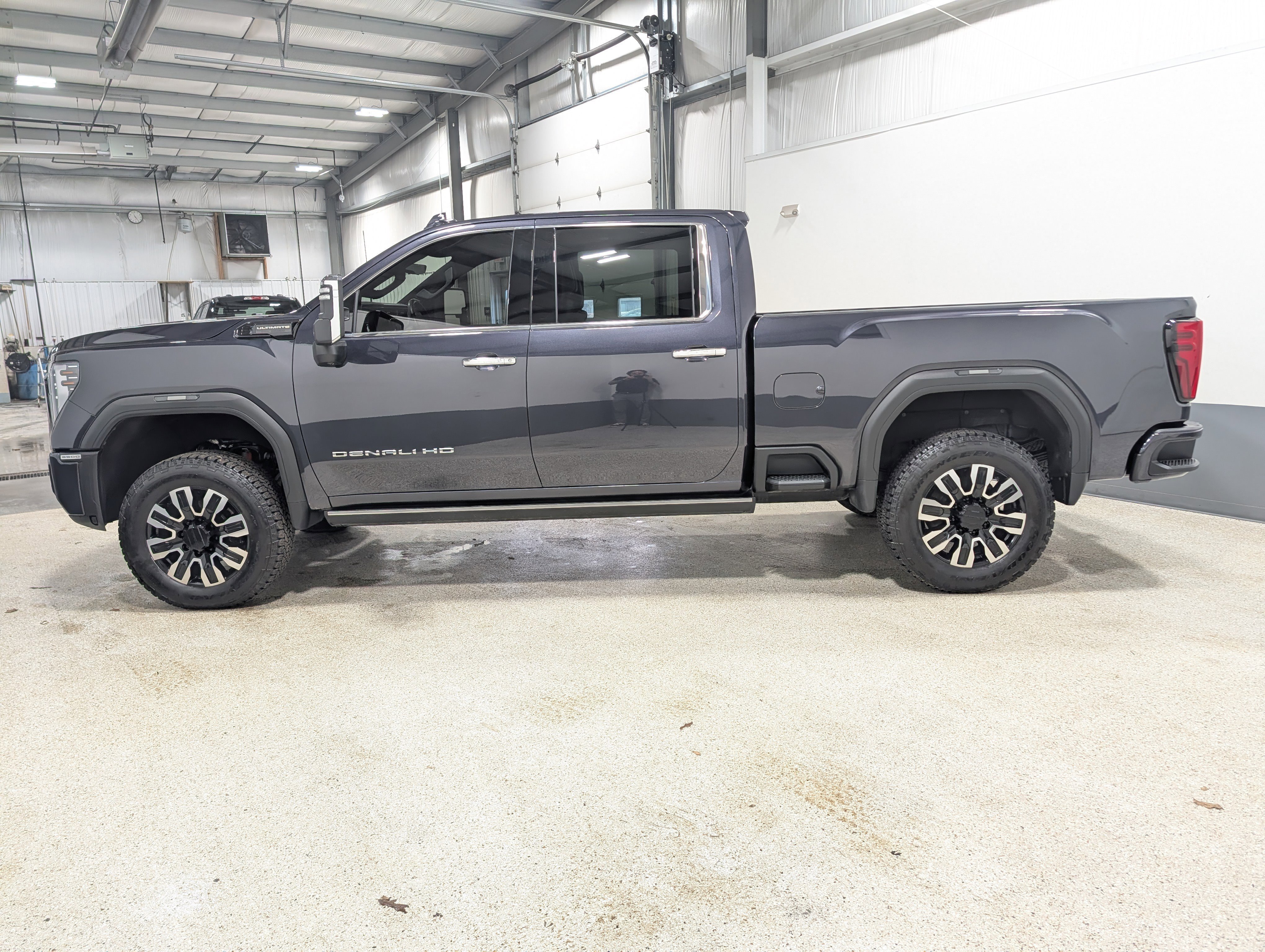 Used 2024 GMC Sierra 3500 Denali Ultimate AWD/4WD image 6