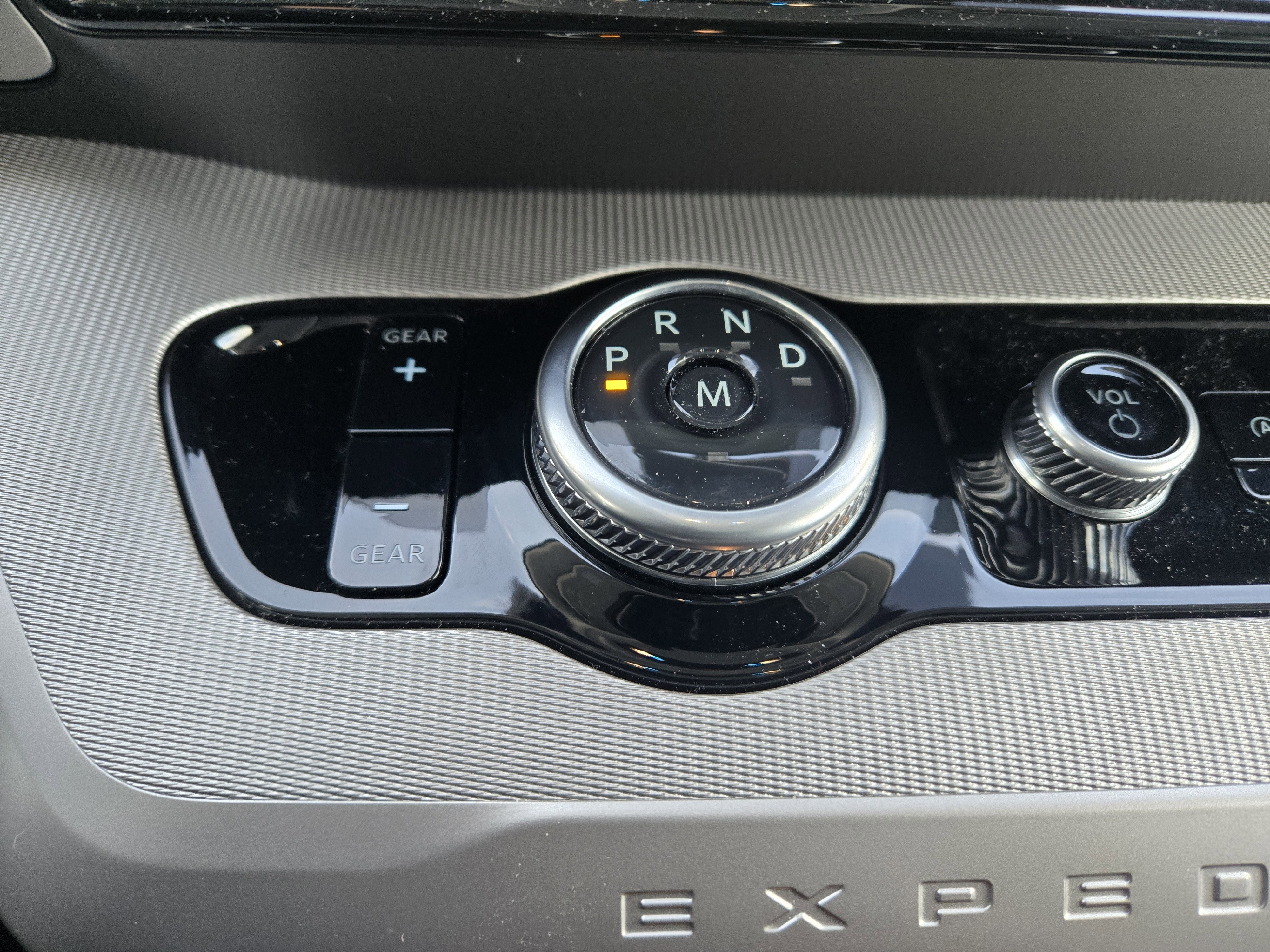 Used 2025 Ford Expedition Active image 22