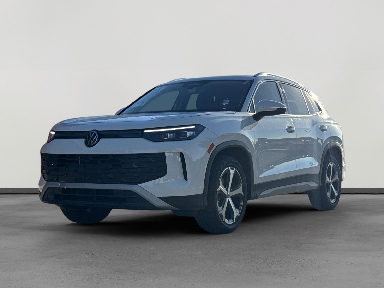 New 2025 Volkswagen Tiguan SE