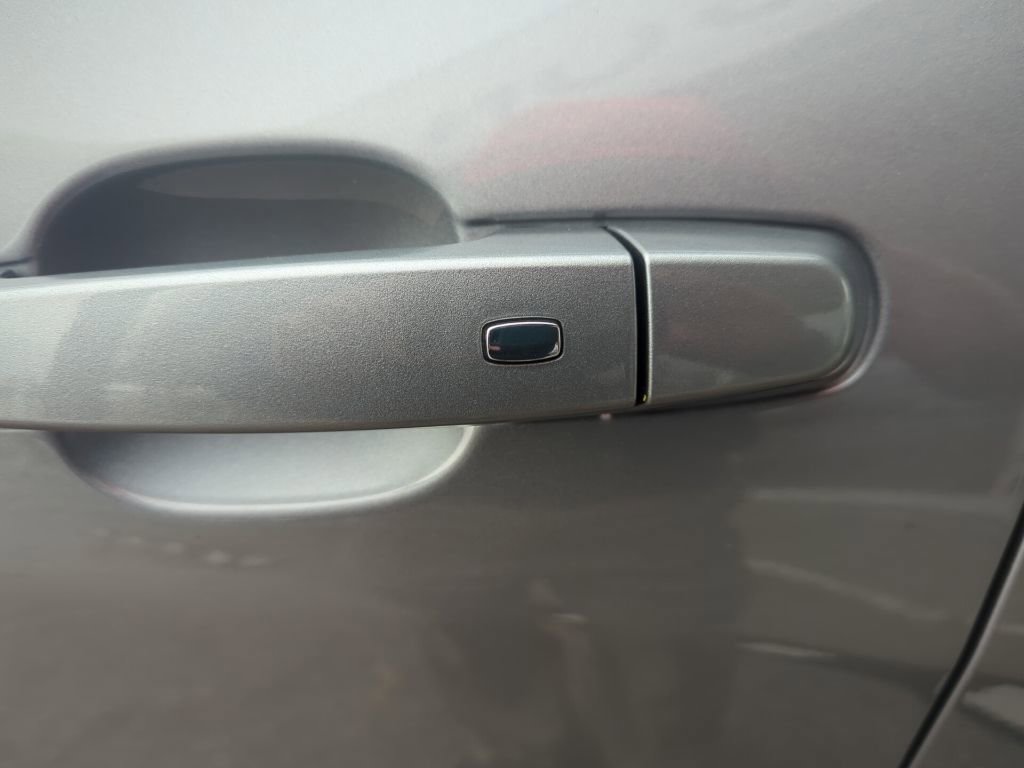 Used 2023 Chevrolet Equinox LS image 25