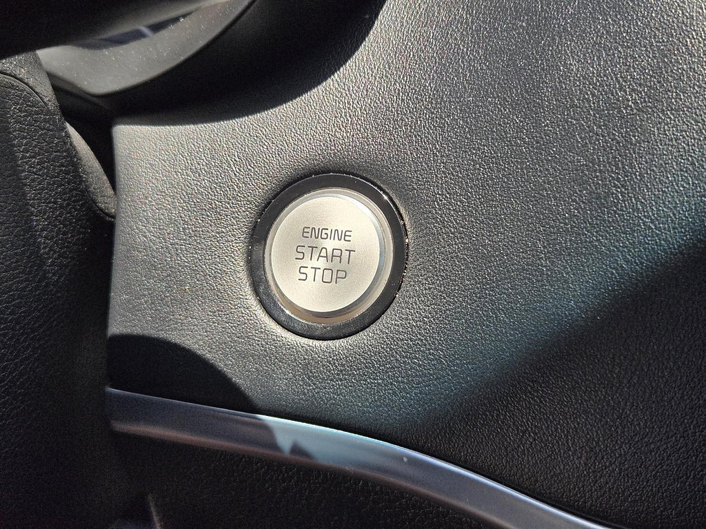 Used 2020 Kia Stinger GT1 RWD image 12