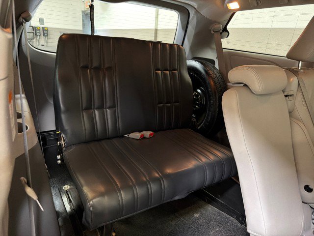 Used 2020 Toyota Sienna L image 45