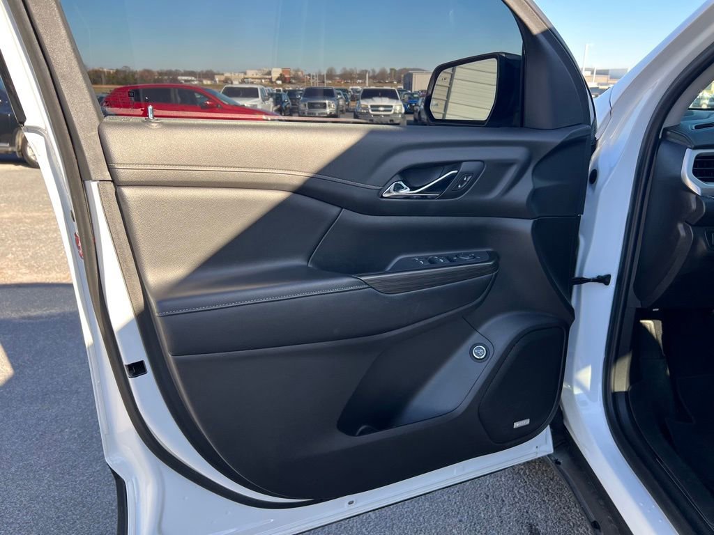 Used 2019 GMC Acadia SLT w/ Black Edition image 13