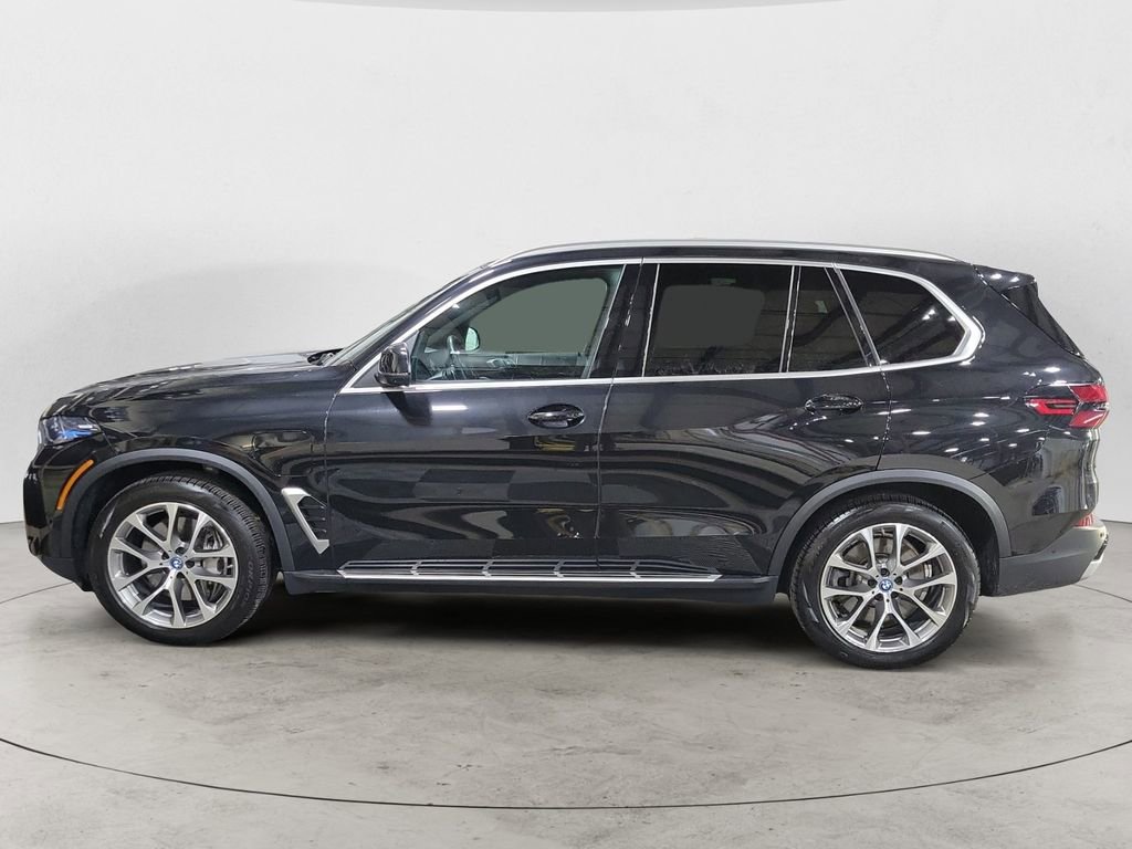 Used 2025 BMW X5 xDrive50e w/ Climate Comfort Package AWD/4WD image 2