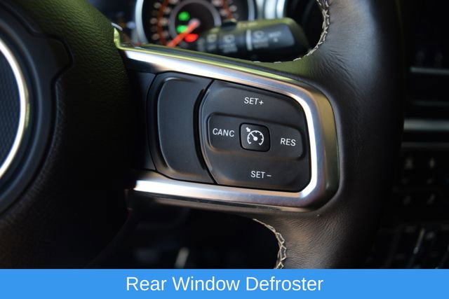 Used 2018 Jeep Wrangler Unlimited Sahara AWD/4WD image 5