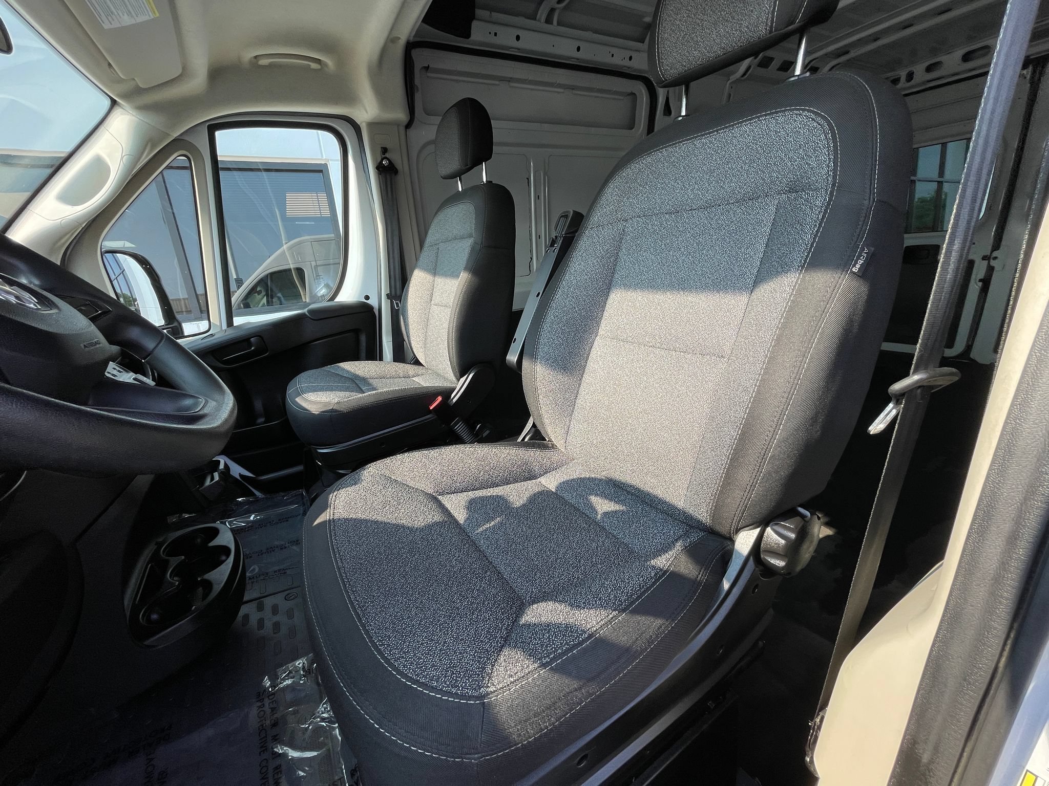 Used 2025 RAM ProMaster 2500 w/ Convenience Group FWD image 11