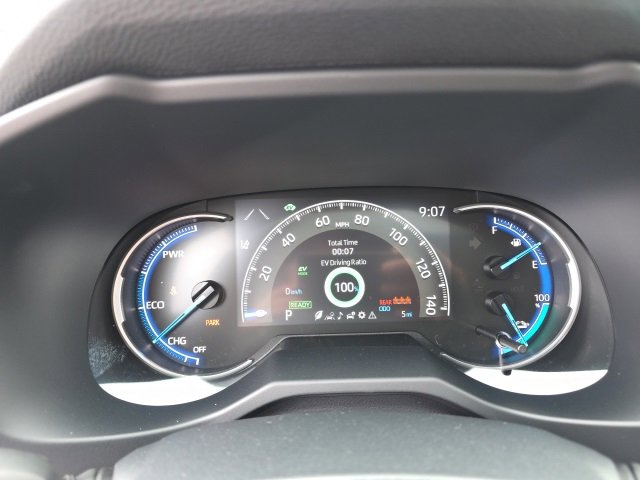 New 2025 Toyota RAV4 SE image 18