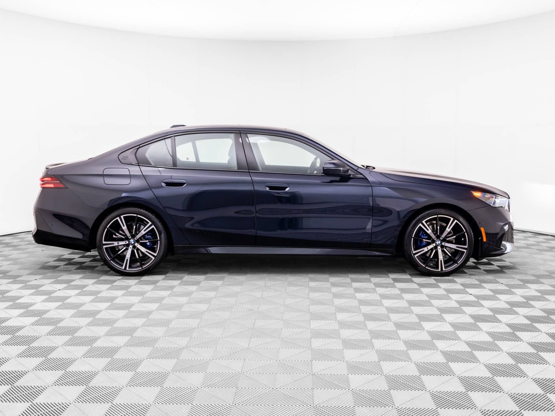 Used 2024 BMW 530i xDrive w/ M Sport Package AWD/4WD image 6