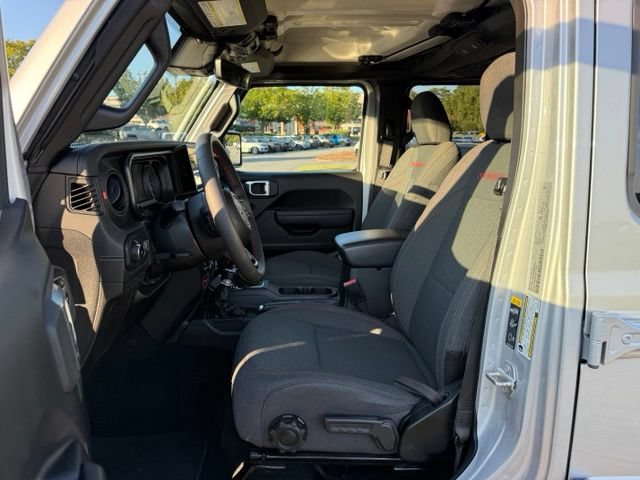 Used 2024 Jeep Wrangler Unlimited Rubicon w/ Technology Group AWD/4WD image 14