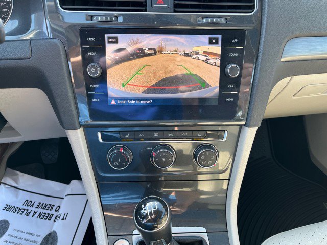Used 2018 Volkswagen Golf SE image 23