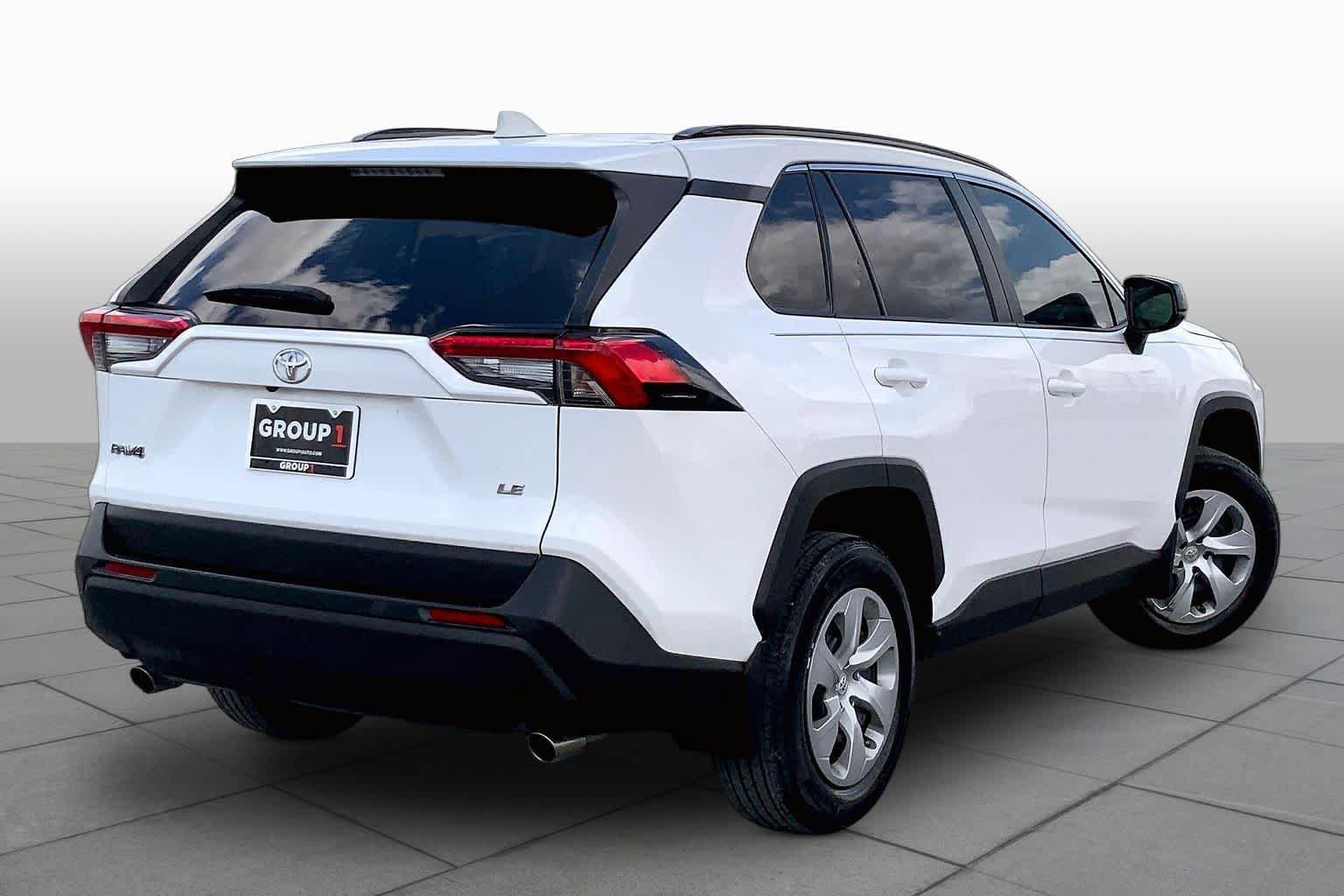 Used 2021 Toyota RAV4 LE FWD image 13