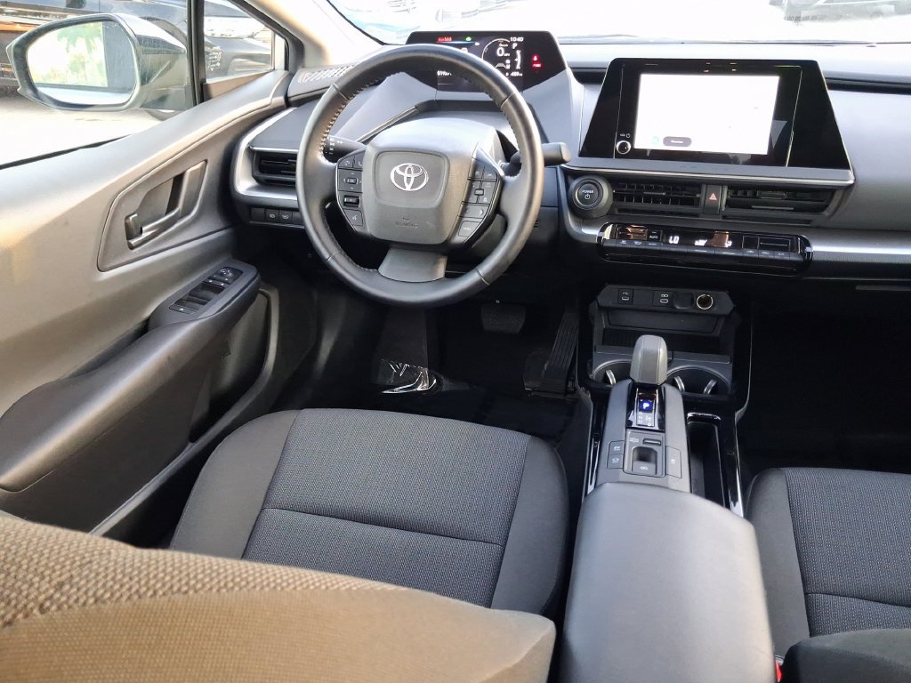 Used 2025 Toyota Prius LE FWD image 13