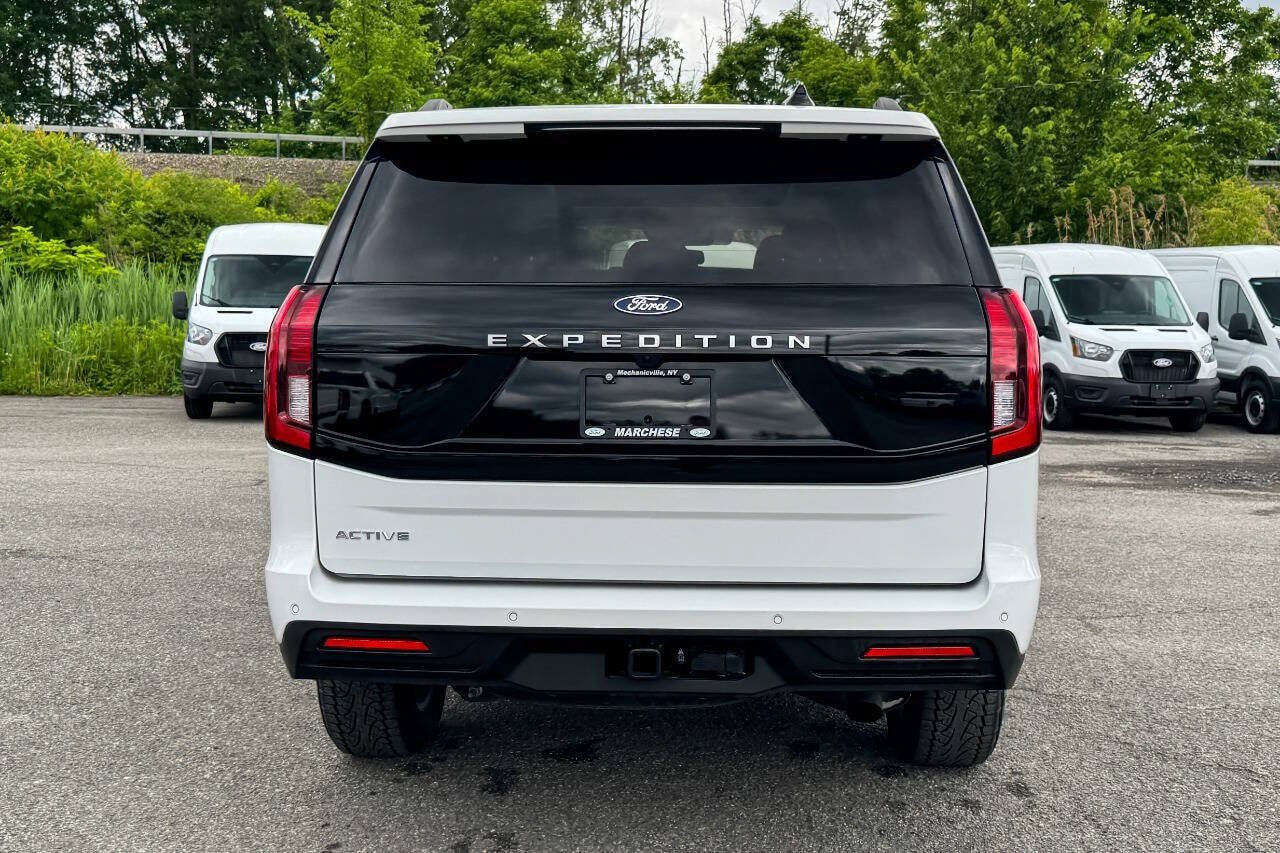 Used 2025 Ford Expedition Active AWD/4WD image 4
