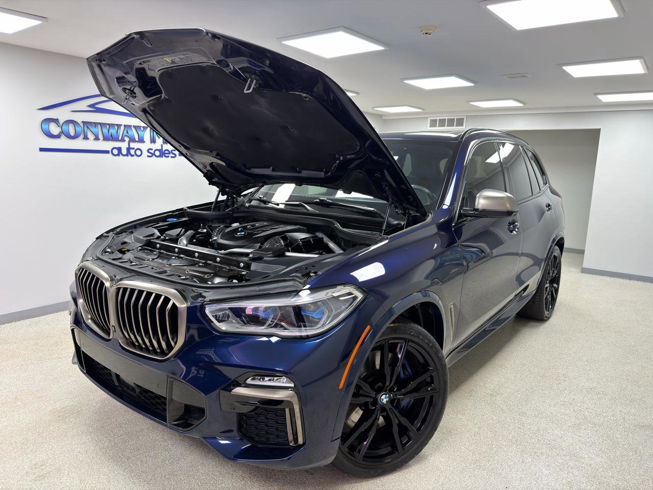 Used 2020 BMW X5 M50i w/ Executive Package image 36