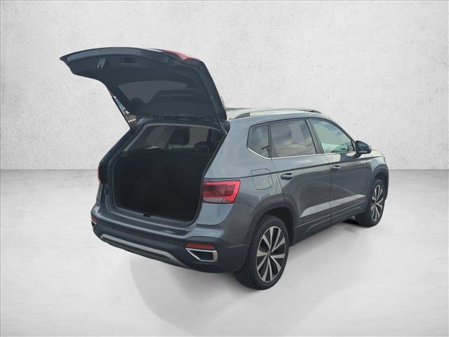 Used 2024 Volkswagen Taos SE image 5