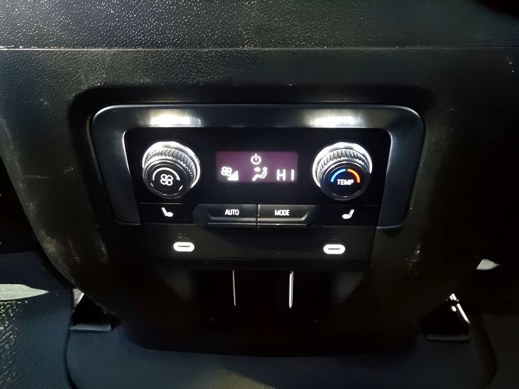 Used 2023 GMC Yukon Denali AWD/4WD image 25