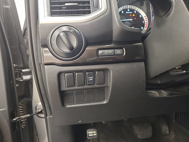 Used 2019 Nissan Titan SV AWD/4WD image 32