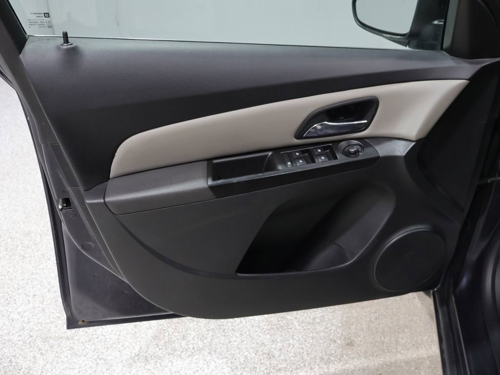 Used 2014 Chevrolet Cruze LT image 13