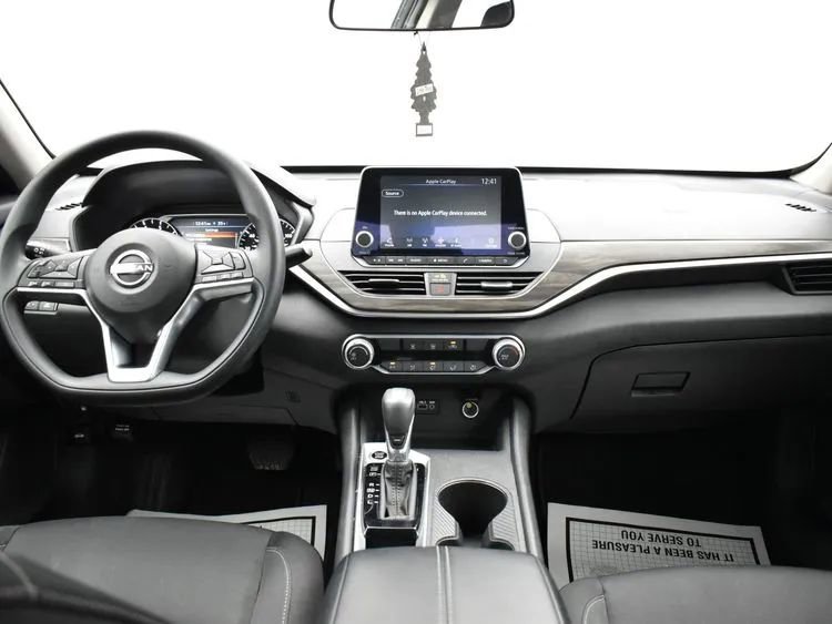 Used 2025 Nissan Altima 2.5 SV image 18