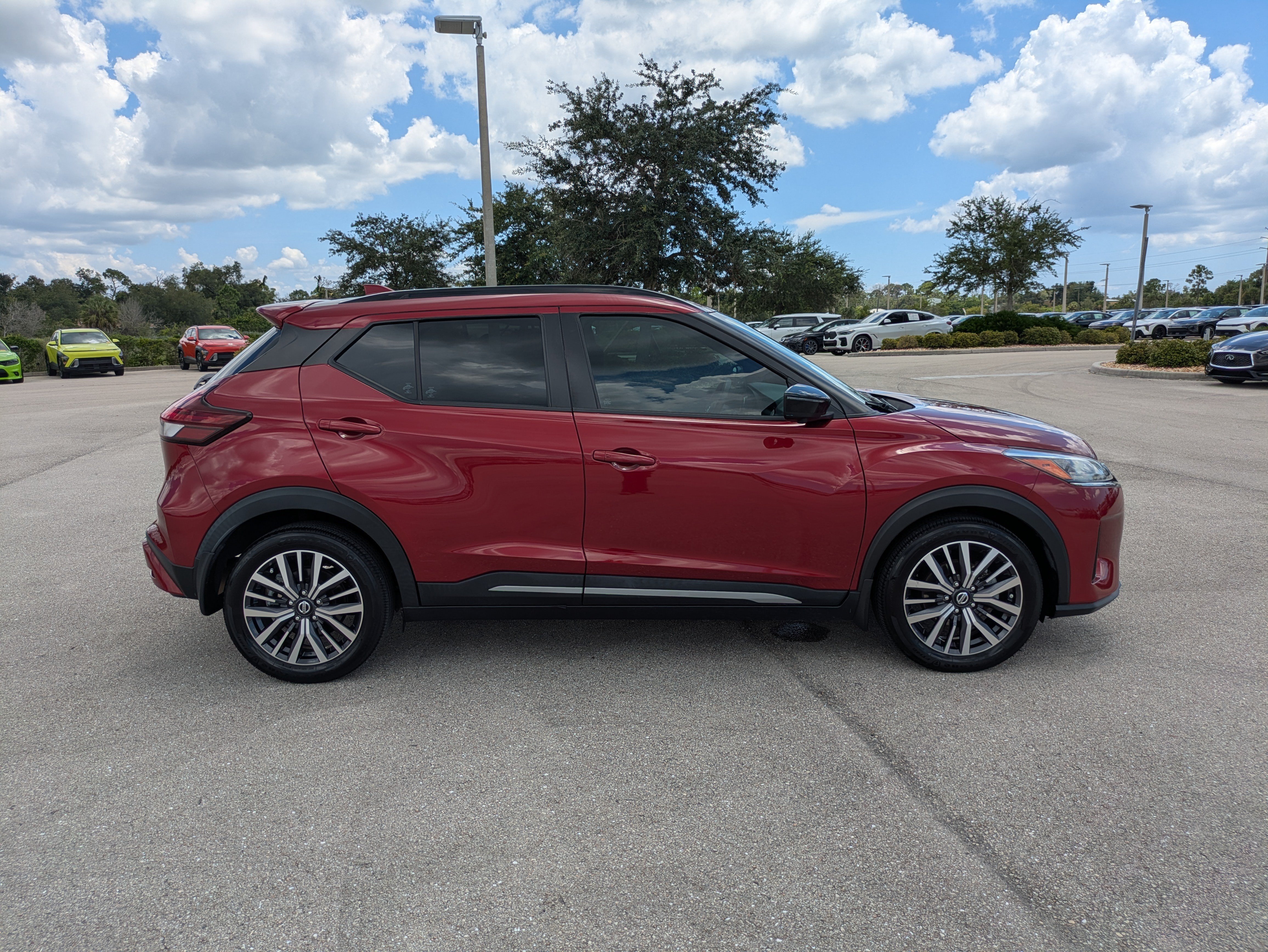 Used 2021 Nissan Kicks SR FWD image 3