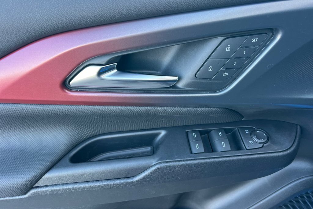 New 2026 Chevrolet Equinox EV RS w/ Active Safety Package 3 AWD/4WD image 8