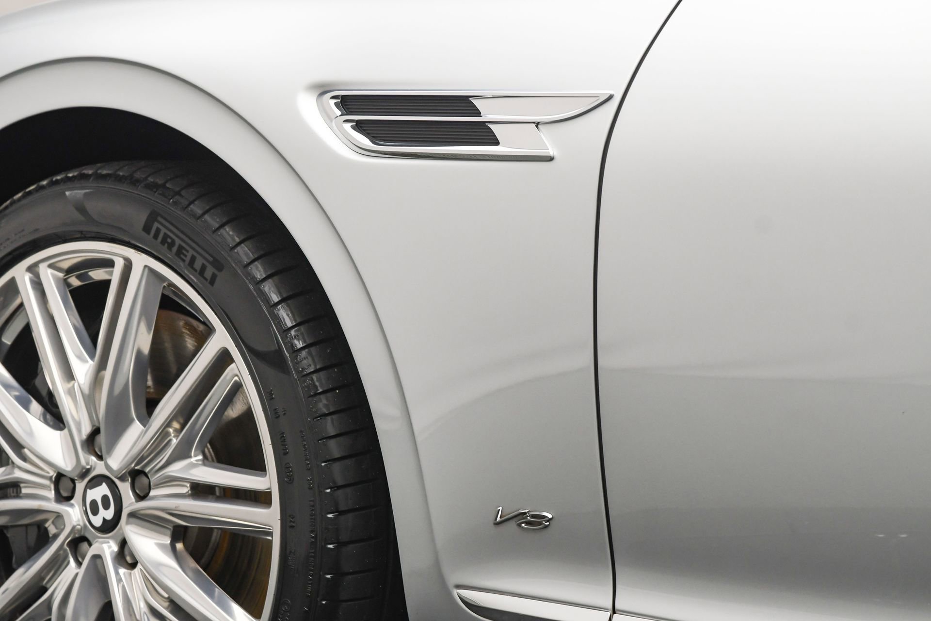 Used 2022 Bentley Flying Spur V8 image 35