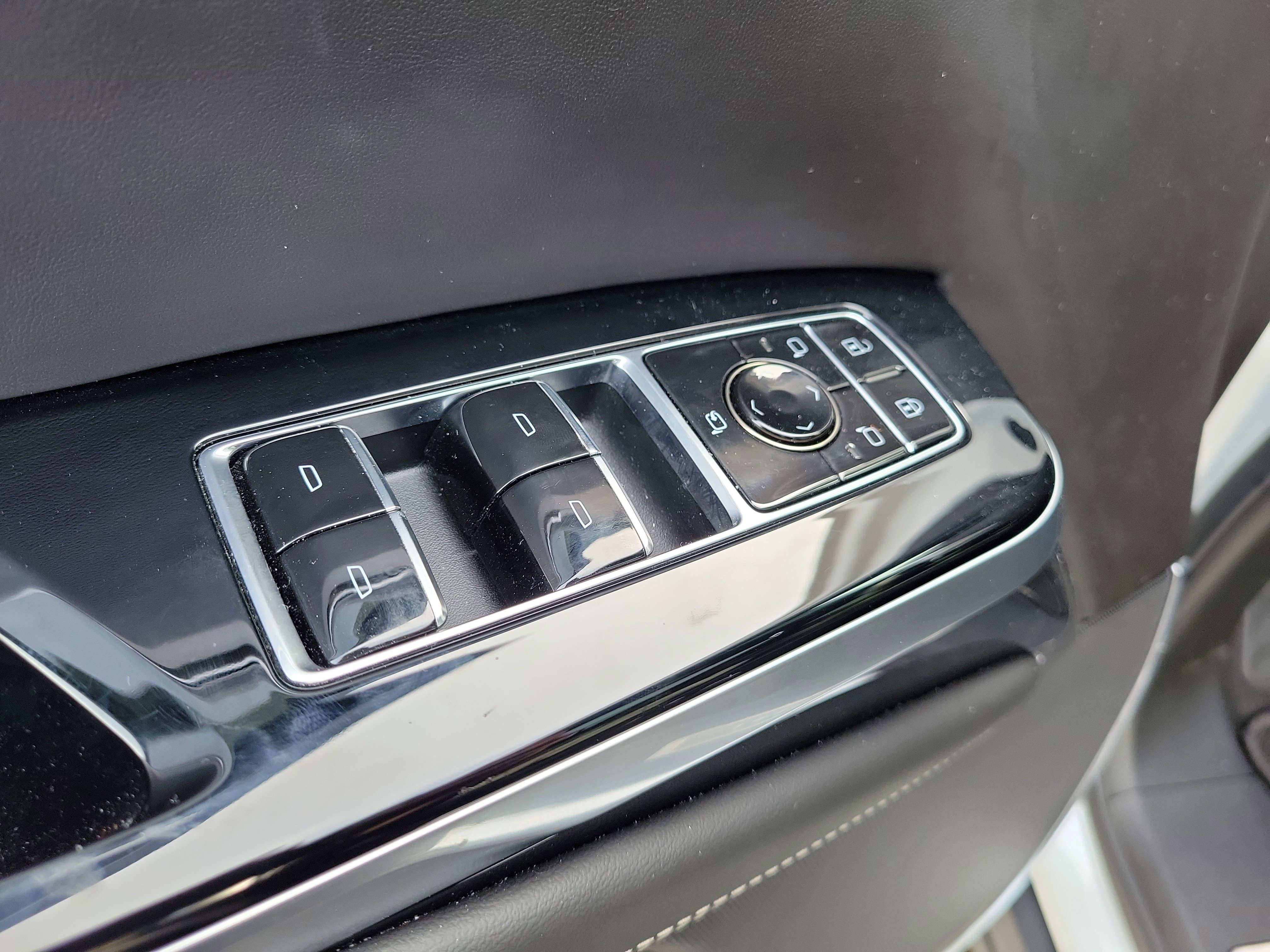 Used 2025 Cadillac Escalade Sport Platinum w/ LPO, ONYX Package image 21