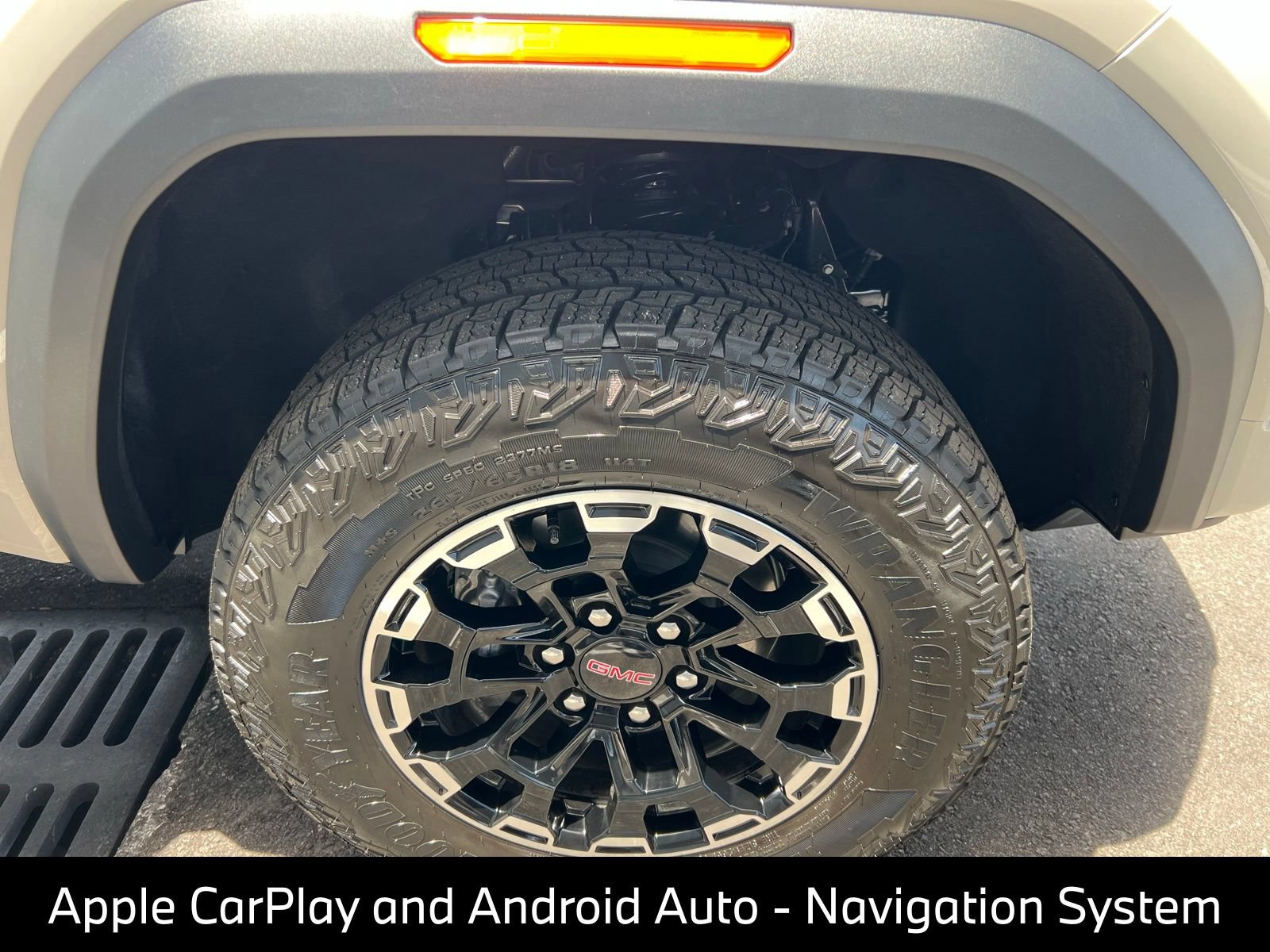 Used 2026 GMC Canyon AT4 AWD/4WD image 11