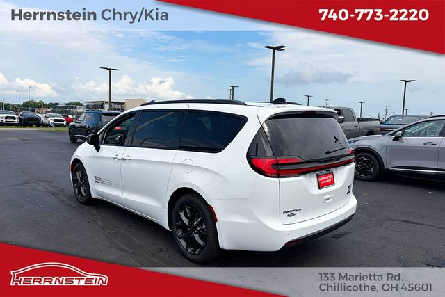 New 2027 Chrysler Pacifica Select FWD image 5