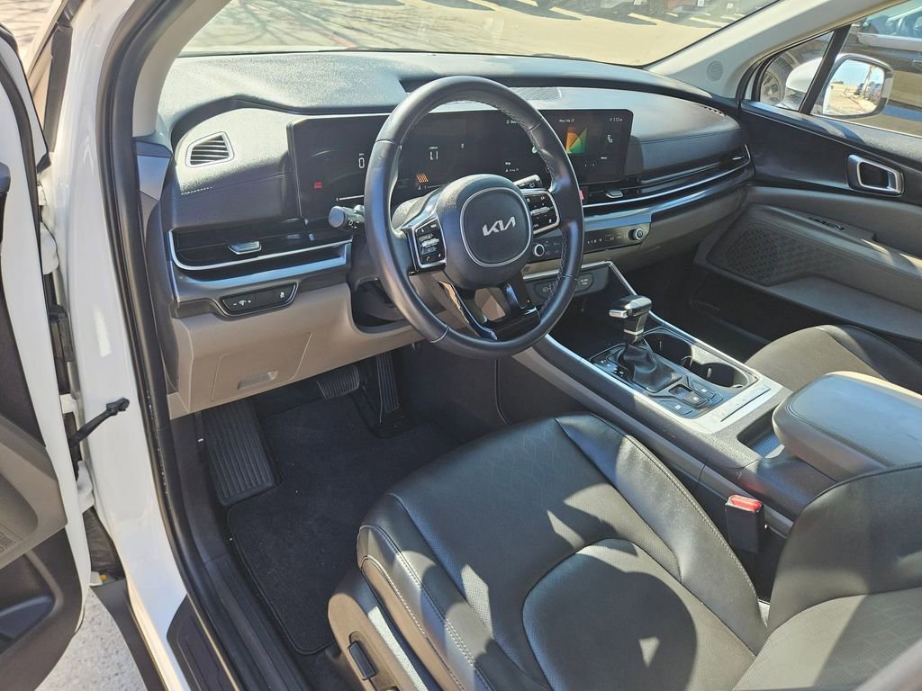 Used 2025 Kia Carnival image 13