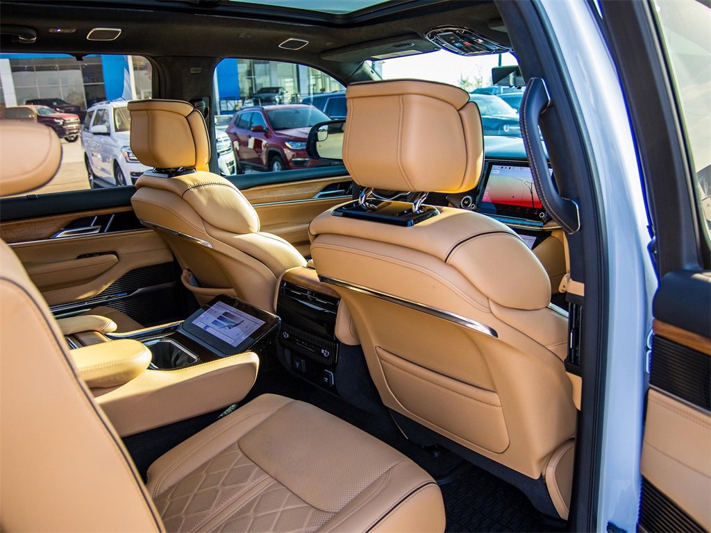 Used 2024 Jeep Grand Wagoneer Series III w/ HD Trailer Tow Package image 24