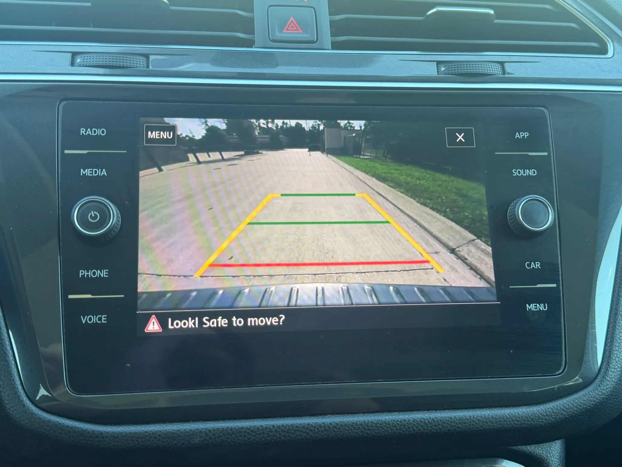 Used 2019 Volkswagen Tiguan SE w/ Panoramic Sunroof Package FWD image 23